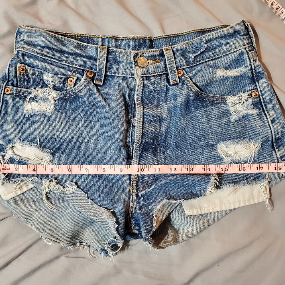 Petros Vintage Levi's distressed 501xx cut off denim - Picture 5 of 11